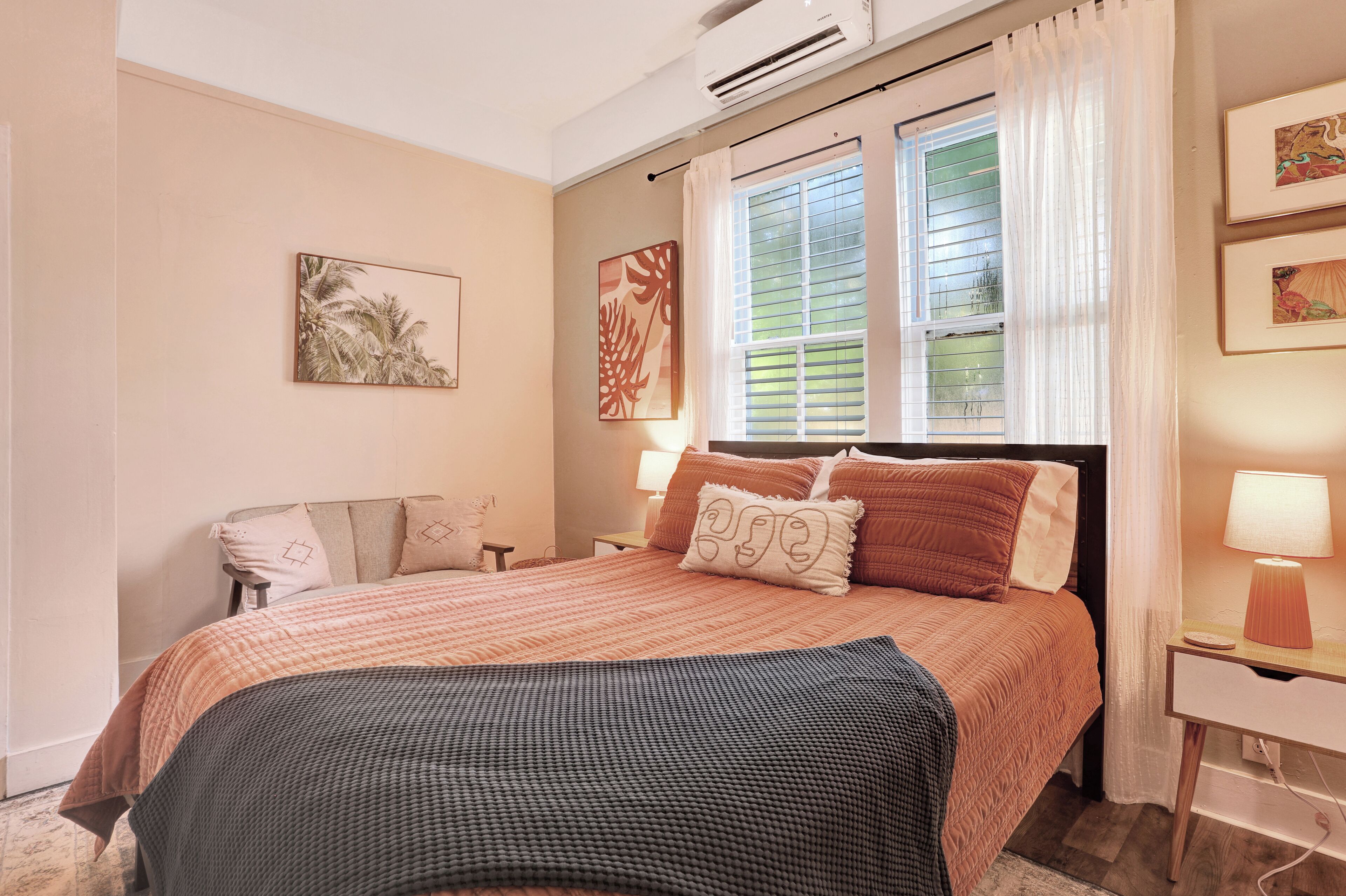 2 habitaciones, escritorio, tabla de planchar con plancha y wifi gratis 