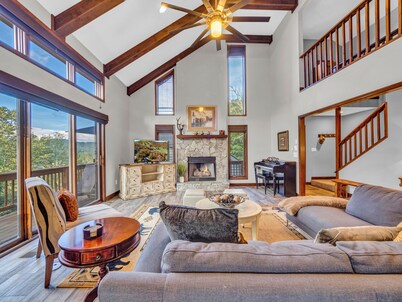 Cozy Banner Elk Chalet with Mountain Views and Fireplace