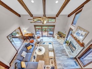 Smart TV, fireplace, books, streaming services