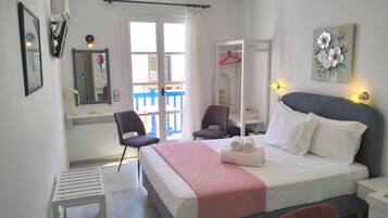 Studio, 1 Double Bed, Private Bathroom | In-room safe, free WiFi, bed sheets