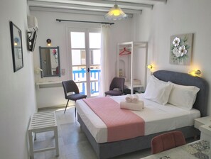 Studio, 1 tweepersoonsbed, privébadkamer | Een kluis op de kamer, gratis wifi, beddengoed