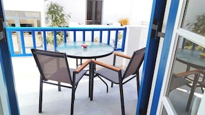 Studiolejlighed - 1 dobbeltseng - privat badeværelse | Terrasse/gårdhave