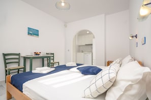 Studiolejlighed - 2 enkeltsenge - privat badeværelse | 1 soveværelse, pengeskab på værelset, gratis Wi-Fi, sengetøj