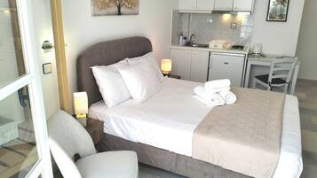 Studio, 1 Doppelbett, eigenes Bad | Zimmersafe, kostenloses WLAN, Bettwäsche