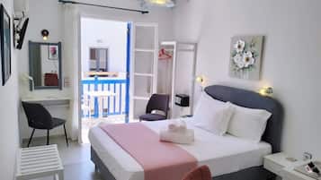 Studio, 1 Double Bed, Private Bathroom | In-room safe, free WiFi, bed sheets
