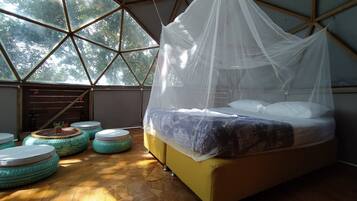1 bedroom, bed sheets