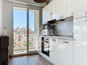 Fridge, microwave, oven, coffee/tea maker