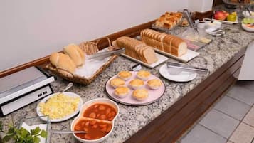 Desayuno buffet diario (BRL 30 por persona)