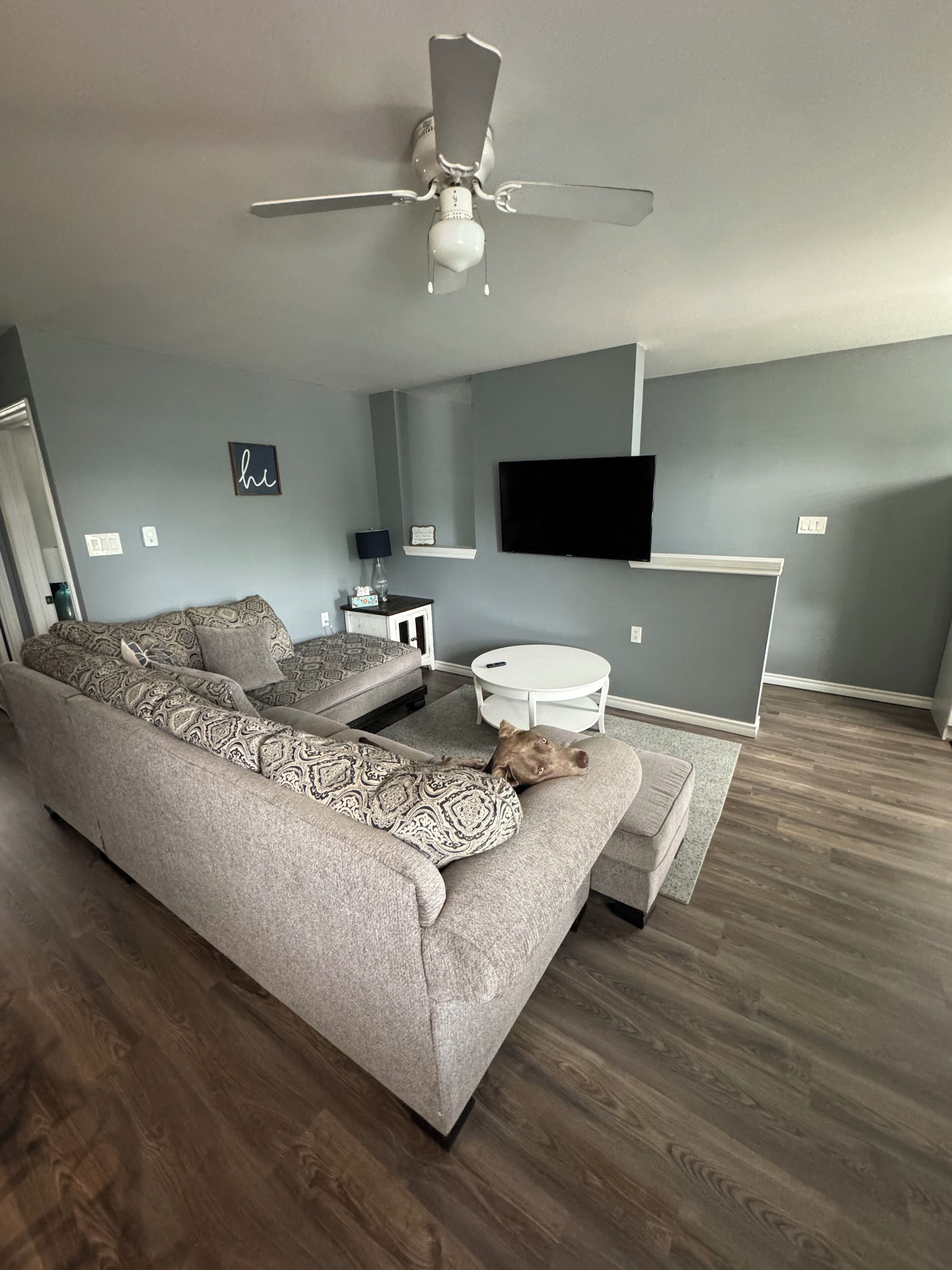 Smart TV, fireplace