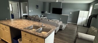 Blue Door upper apartment with King Bed