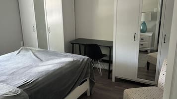 1 sovrum, skrivbord, strykjärn/strykbräda och gratis wi-fi