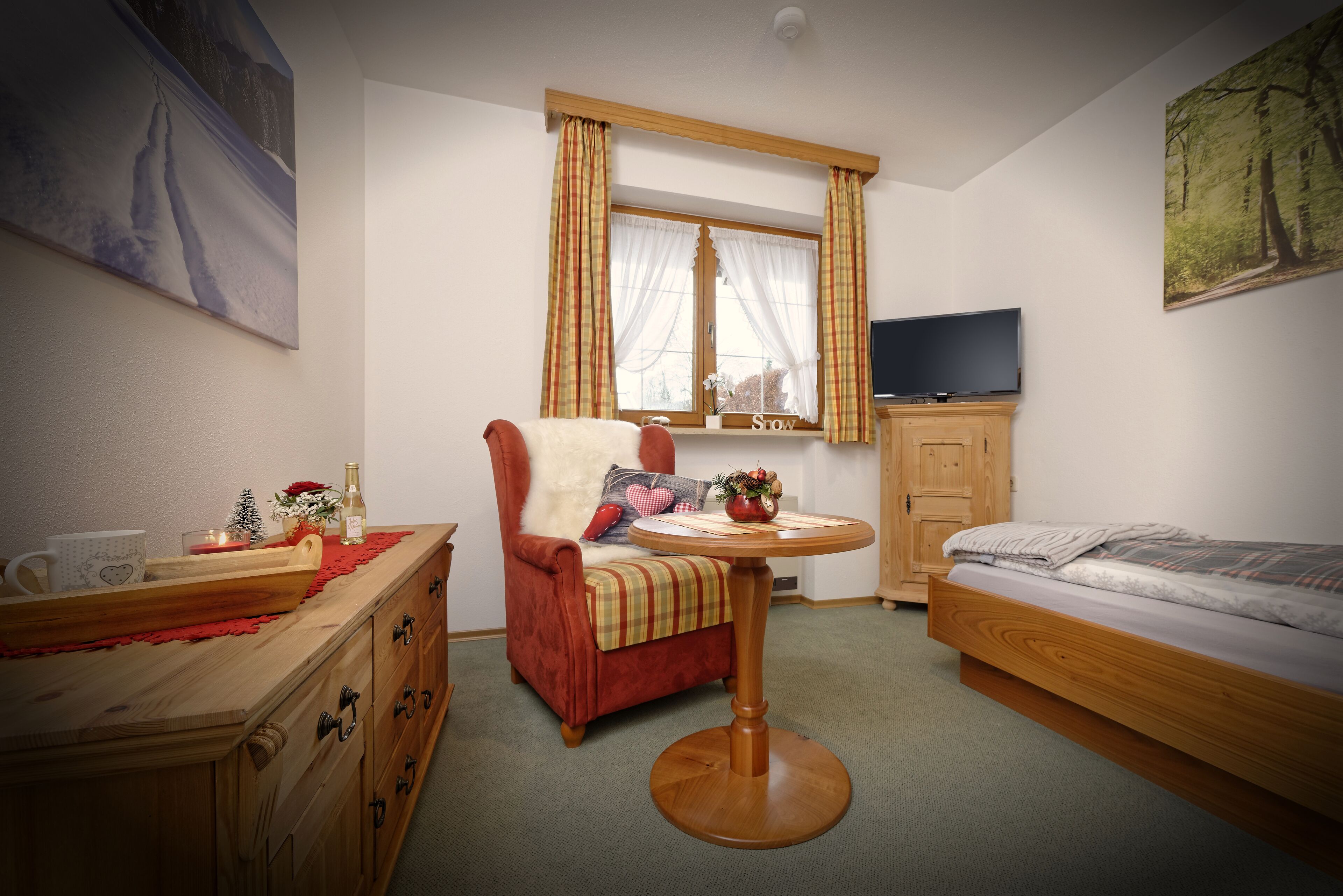 Iron/ironing board, free WiFi, bed sheets