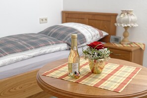 Bügeleisen/Bügelbrett, kostenloses WLAN, Bettwäsche