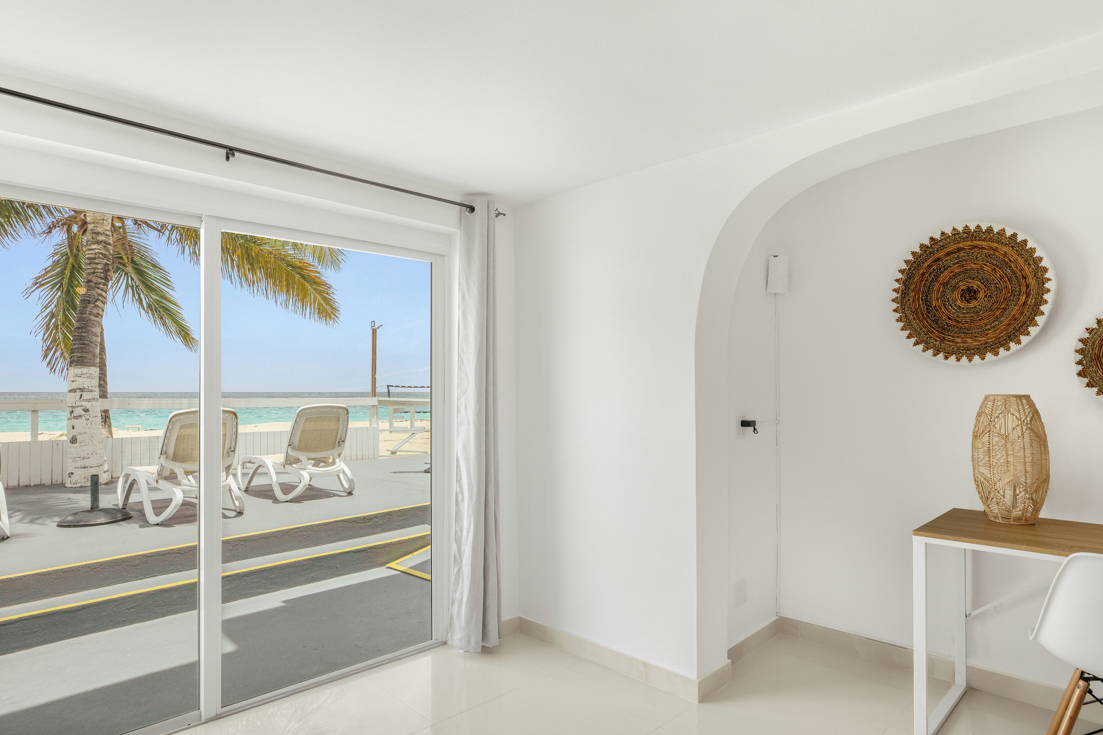 superior suite | living area | flat-screen tv