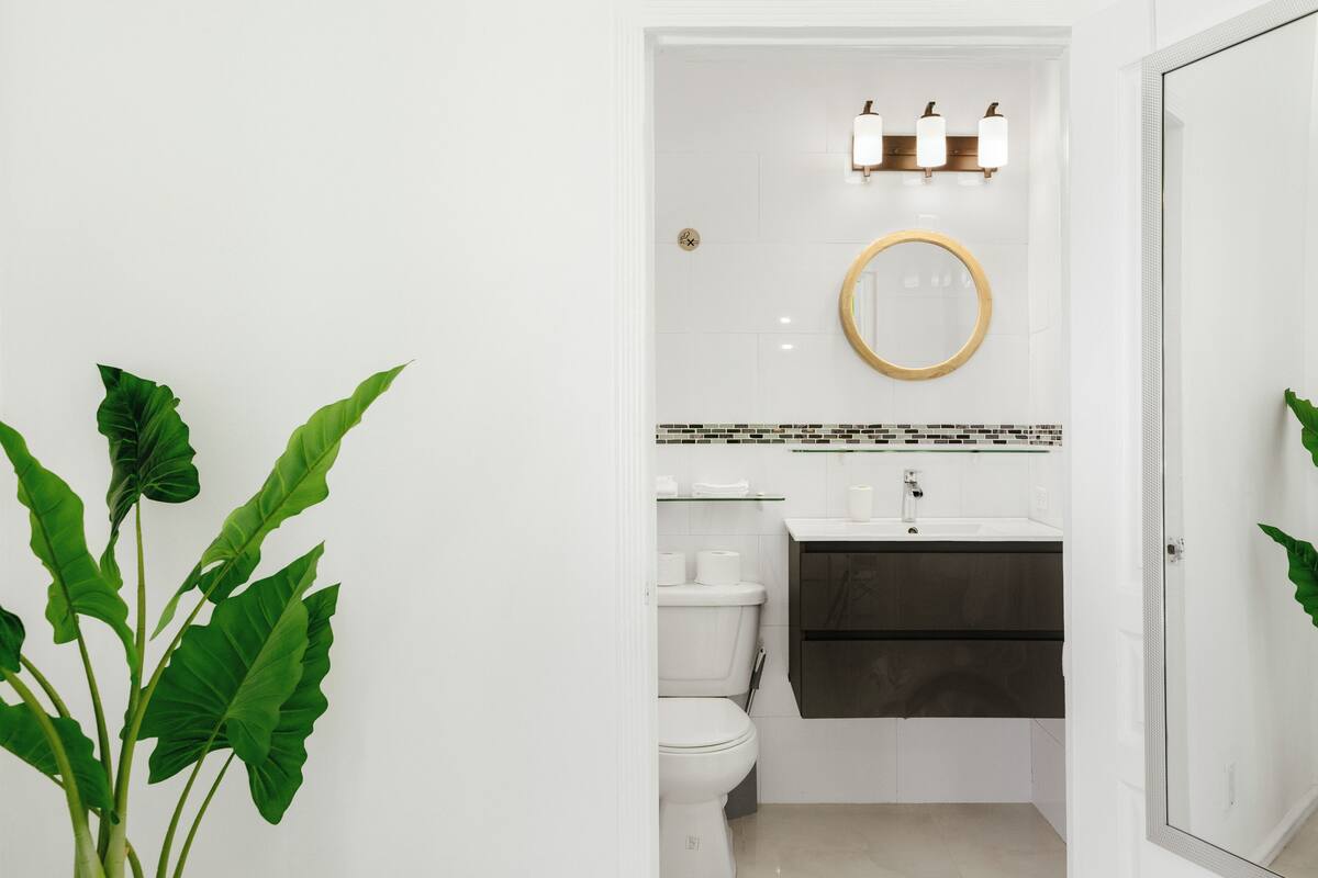 superior studio | bathroom | shower, hair dryer, towels