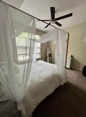1 habitación, tabla de planchar con plancha, wifi y ropa de cama 