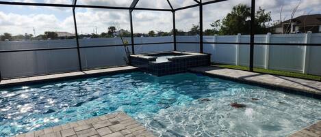 Piscina all'aperto, una piscina riscaldata