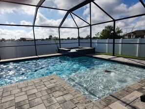 Piscina all'aperto, una piscina riscaldata