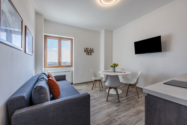 TV - Licia Apartment 300 meters from the station (Lecce)