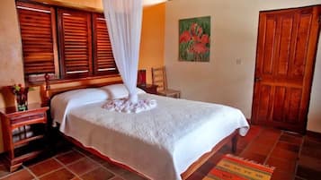 4 habitaciones, tabla de planchar con plancha, wifi y ropa de cama