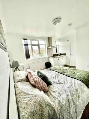 5 bedrooms - Modern home in Beeston (Beeston)