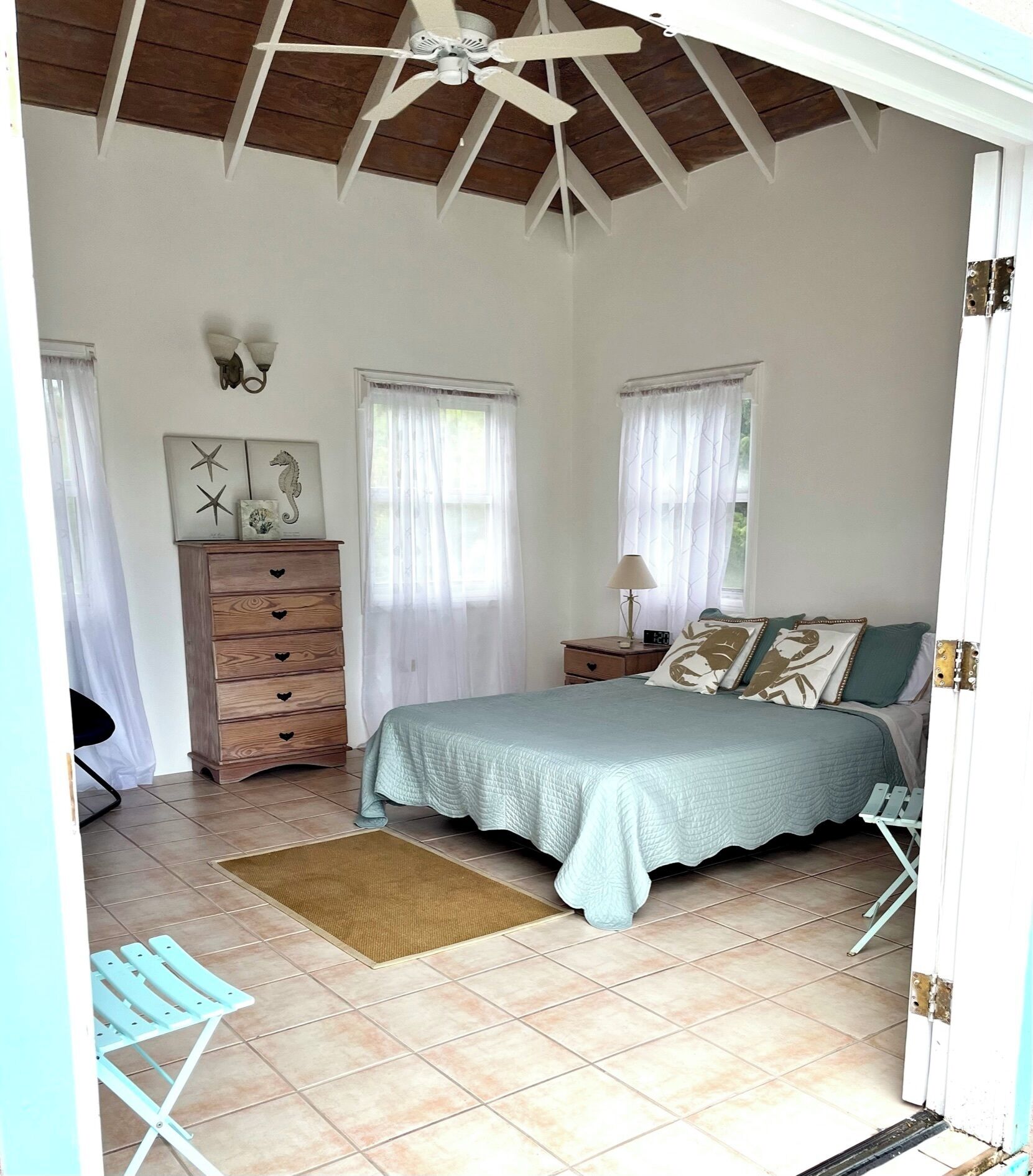 5 bedrooms, in-room safe, desk, travel crib