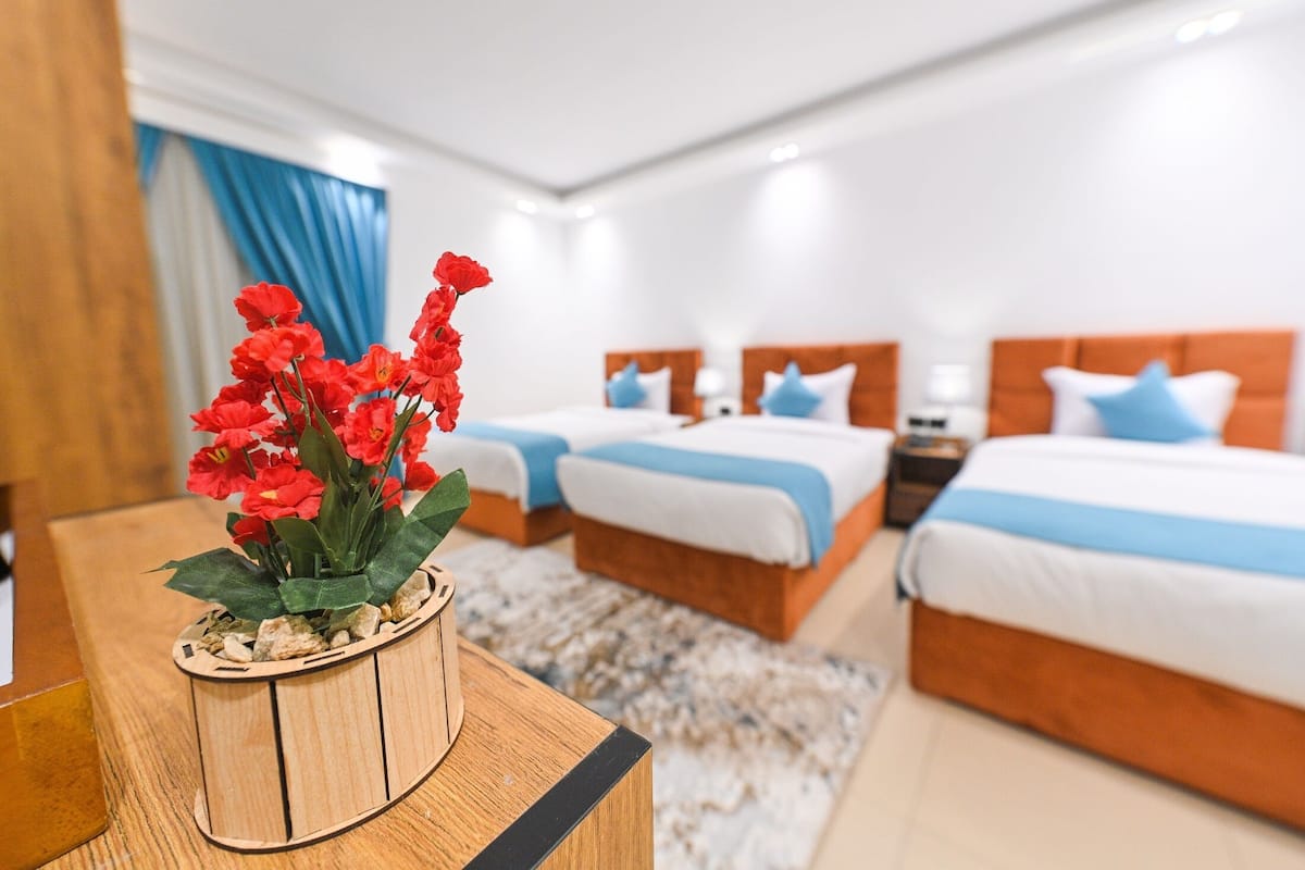 Minibar, wifi gratis y ropa de cama