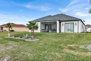 Exterior - The Mother of Pearl- 26 Val (Laguna Vista)