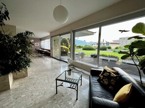TV, DVD player, table tennis, books - Apartment in Paradise Garden (Muralto)