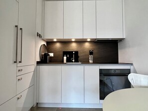 Fridge, microwave, oven, stovetop - Apartment in Paradise Garden (Muralto)