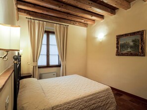 2 Schlafzimmer, Reisekinderbett, kostenloses WLAN, Bettwäsche