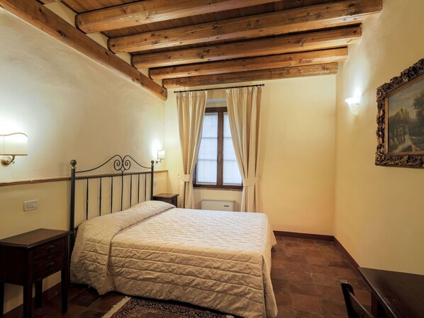 2 Schlafzimmer, Reisekinderbett, kostenloses WLAN, Bettwäsche