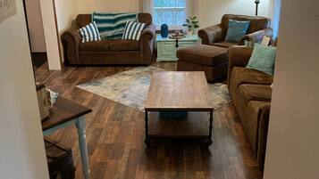 Smart-TV, DVD-Player, BĂŒcher