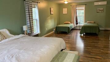 4 bedrooms, iron/ironing board, free WiFi, bed sheets