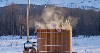 CHILKAT MOUNTAIN LODGE with sauna, hot tub, game room and amazing mountain views
