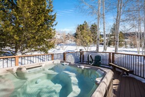 Outdoor spa tub - Garage| Community Hot Tub| 1200 sq feet (Steamboat Springs)