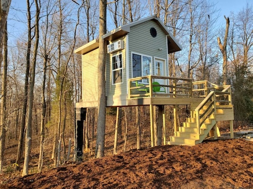 Charming Treehouse with Lake View and Access