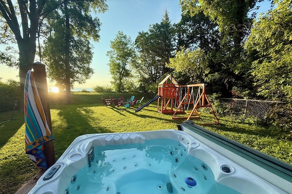 Outdoor spa tub