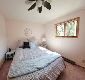 3 bedrooms, travel cot, free WiFi, bed sheets