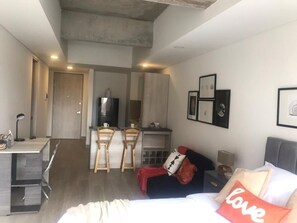 1 bedroom, bed sheets