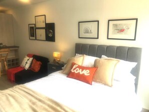 1 bedroom, bed sheets