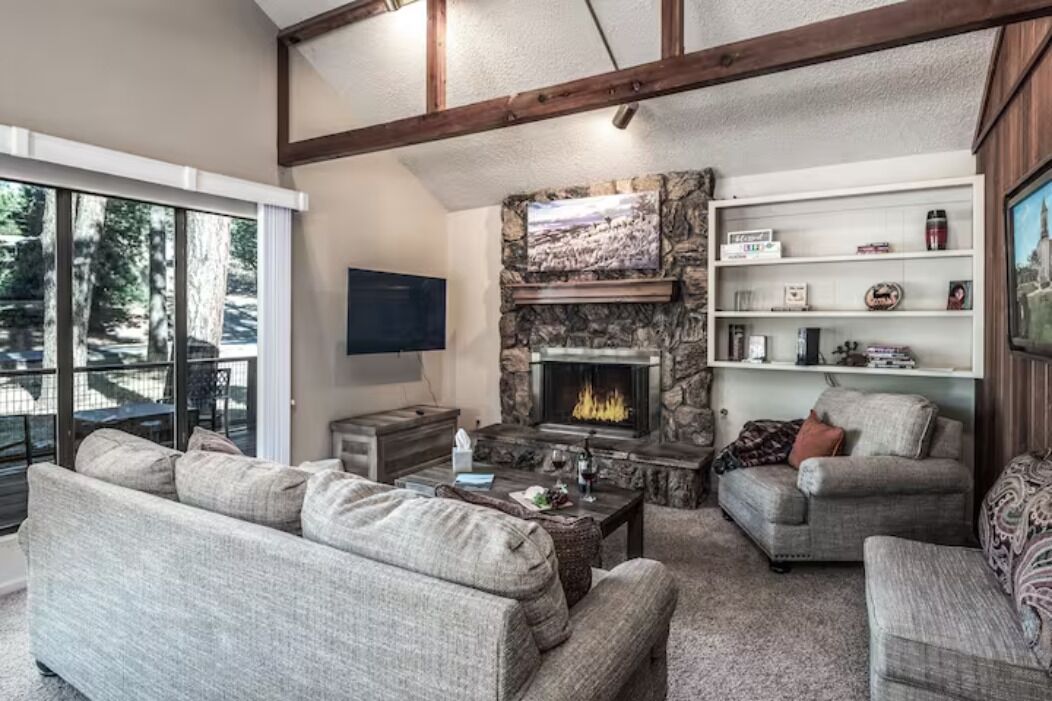 Télévision, cheminée