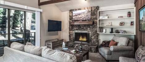 Televisie en een open haard