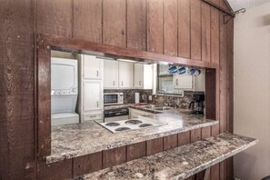 Microondas, horno, parrilla de estufa y lavavajillas 