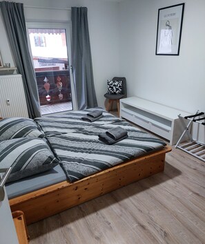 1 bedroom, bed sheets