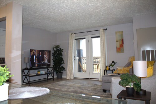 Delightful 1 bedroom, walk out balcony.  Near four major hospitals & WPAFB