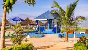A resort with a central building, palm trees, and thatched-roof structures. - Sea-front Suite - Sleeps 3 - Cape Point - Bakau (Bakau)