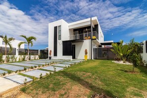 Exterior - Homely 4BR Villa With Private Pool in Punta Cana (Punta Cana)