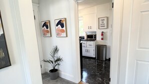 Private kitchen - Cozy Clean Apartment, 20 Minutes to NYC  (Bogota)