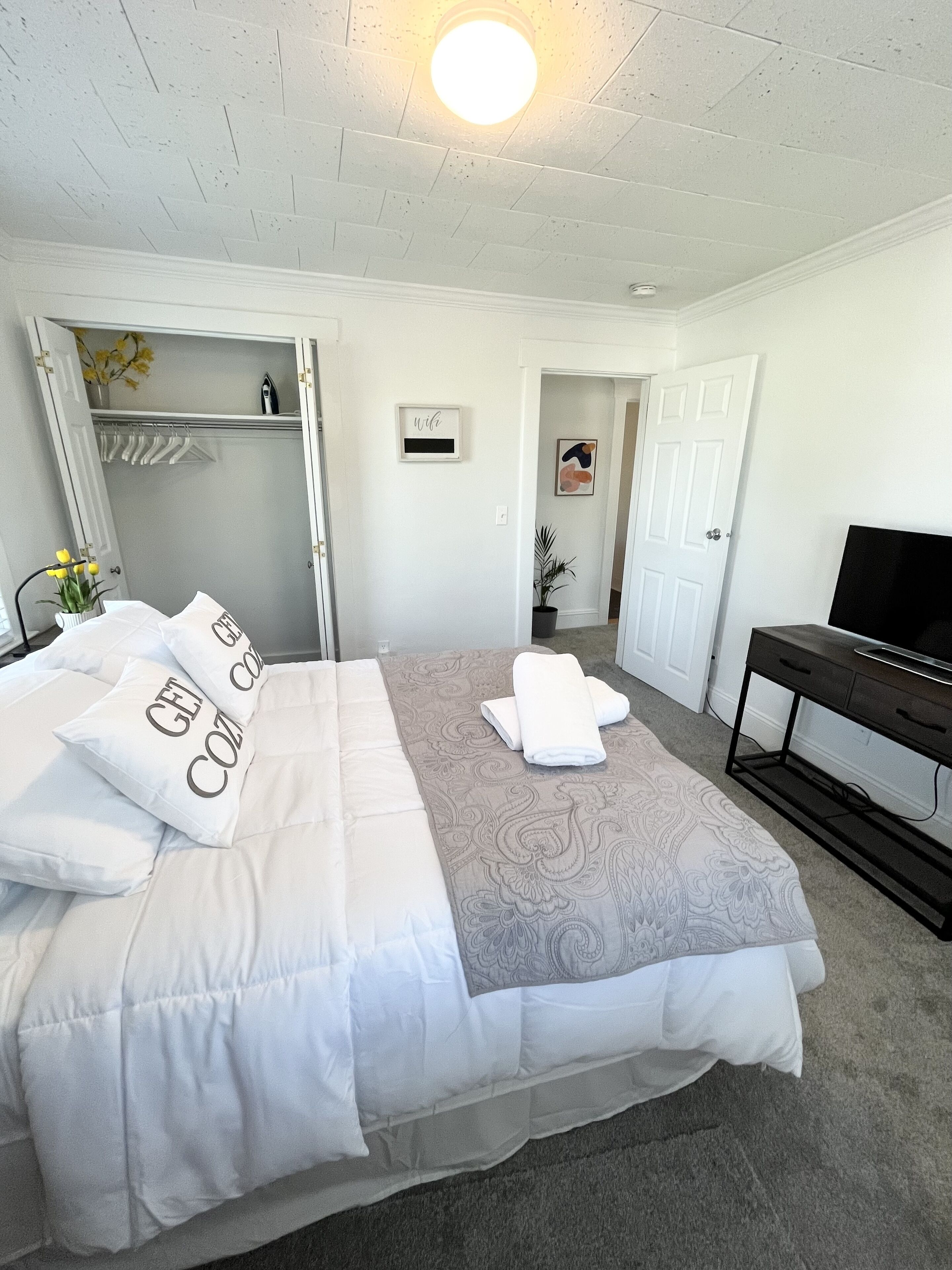 1 slaapkamer, een bureau, een strijkplank/strijkijzer, gratis wifi